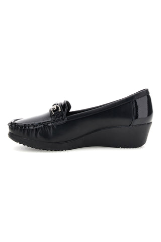Mocassino Nero Effetto Vernice con Zeppa e Catena Mio tempo MIN9204