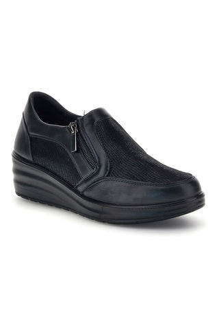 Bequeme schwarze Schuhe mit Reißverschluss und Keilabsatz von Mio Tempo, Modell MD2513L