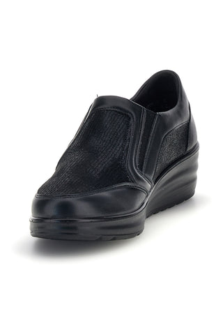 Bequeme schwarze Schuhe mit Reißverschluss und Keilabsatz von Mio Tempo, Modell MD2513L