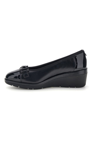 Ballerine nere in pelle con inserti in effetto vernice e zeppa Pittarello 22978