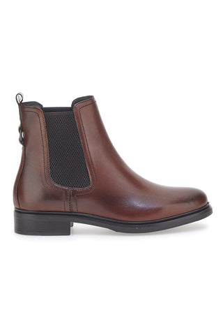 Braune Beatles-Stiefeletten aus echtem Leder im Café kosten 468