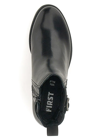 Die ersten 20304 schwarzen Stiefeletten