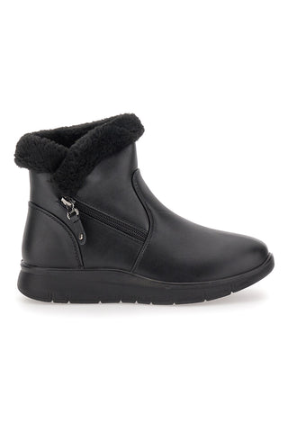 Schwarze Stiefeletten mit Reißverschluss im Café kosten 4195