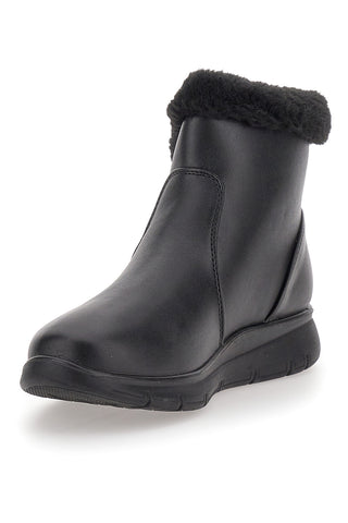 Schwarze Stiefeletten mit Reißverschluss im Café kosten 4195