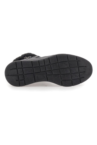 Schwarze Stiefeletten mit Reißverschluss im Café kosten 4195