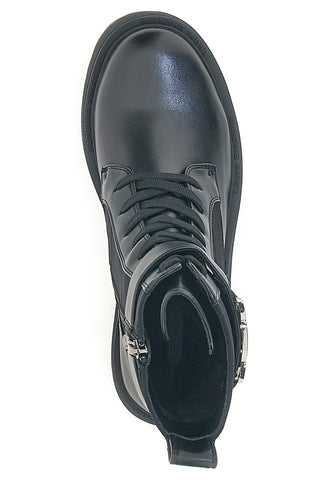 Schwarze Amphibien mit metallischem Aufnäher LAURA BIAGIOTTI 8801