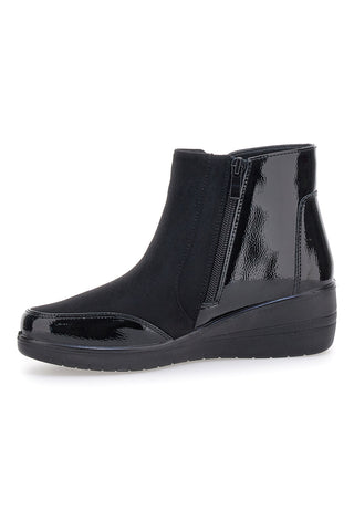 Schwarze Stiefeletten mit Lackdetails und Keilabsatz Plocadi MINA1706