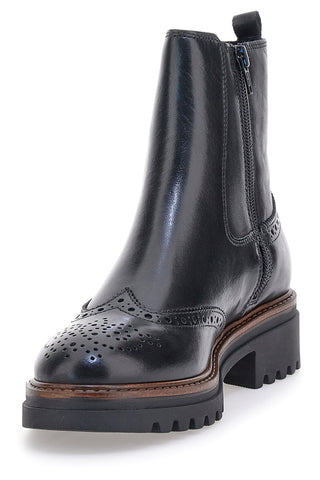 Stivaletti neri traforati con suola carrarmato Pittarello class 682