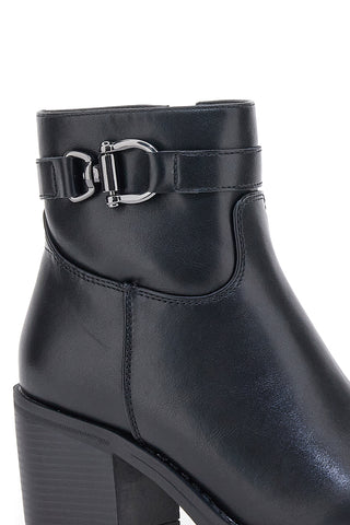 Schwarze Stiefeletten mit Absatz und Gürtel-Detail Pittarello Capsule BT24186003