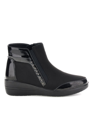 Stivaletto Nero con Inserti in Effetto Vernice e Borchie Plocadi MINA1706
