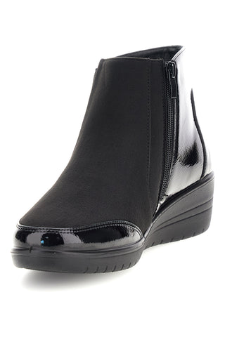Stivaletto Nero con Inserti in Effetto Vernice e Borchie Plocadi MINA1706