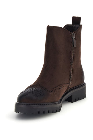 Braune Chelsea-Stiefeletten mit Brogue-Verzierung von The First P744