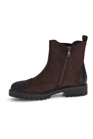 Braune Chelsea-Stiefeletten mit Brogue-Verzierung von The First P744