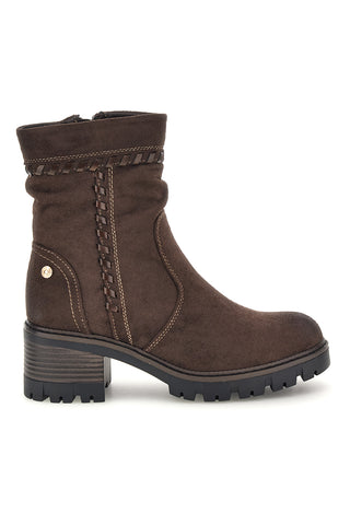 Braune Stiefeletten mit Absatz und Profilsohle von Pittarello, Modell BT23039058