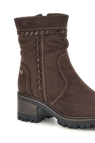 Braune Stiefeletten mit Absatz und Profilsohle von Pittarello, Modell BT23039058