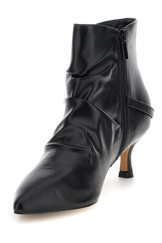 Tronchetto Nero in Pelle con Effetto Arricciato e Tacco Kitten Mon dieu 8876Q27