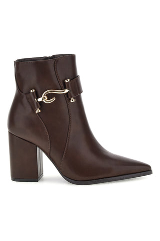 Braune Stiefeletten mit spitzer Zehenpartie, goldener Schnalle und breitem Absatz – Le Havre Paris 7715K02