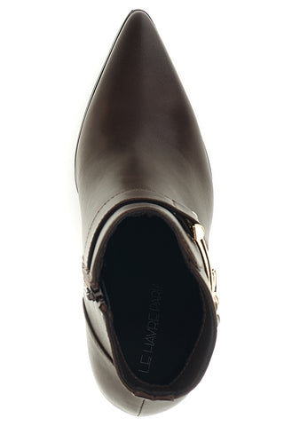 Braune Stiefeletten mit spitzer Zehenpartie, goldener Schnalle und breitem Absatz – Le Havre Paris 7715K02
