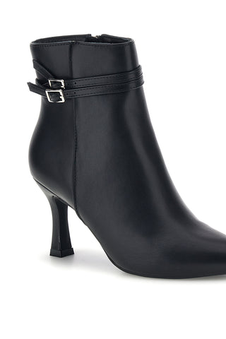 Schwarze Stiefeletten mit spitzer Zehenpartie, Absatz und Schnalle von Le Havre Paris, Modell AHMS1081