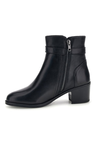 Schwarze Stiefeletten mit Riemchen und doppeltem Ring von Pittarello 25422