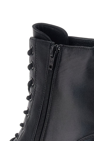 Anfibi neri in vera pelle con zip e suola carrarmato Pittarello focus KI6193