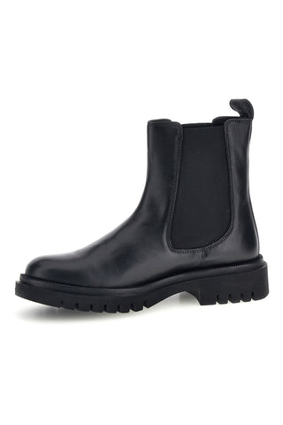 Schwarze Chelsea-Stiefeletten mit seitlichen Gummizügen und Profilsohle von Pittarello Focus KI6079