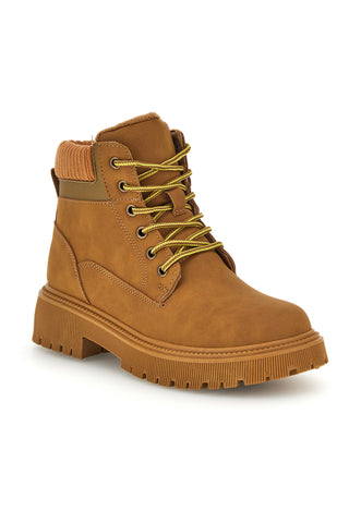 Kamelbraune Stiefeletten mit Schnürung und Profilsohle, erste Reihe GB2012