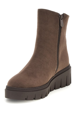 Braune Stiefeletten in Wildlederoptik mit doppeltem Reißverschluss und Profilsohle – Pittarello Capsule TW26W6253608