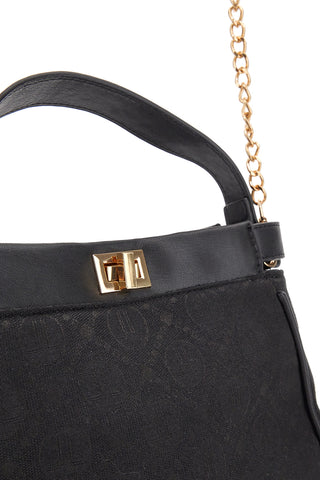 Schwarze Tasche mit Schultergurt und Lancetti Seyla-Kette