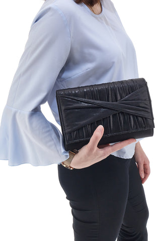 Satinschwarze Clutch mit Schultergurt Coveri Collection 0189