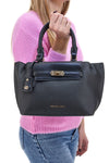 Schwarze Handtasche mit goldenen Details DOUBLE CHECK 18248-1