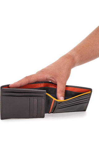 DUNKELBRAUNE GELDBÖRSE MIT FARBIGEN CHASE-Zeigerdetails