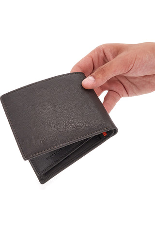 DUNKELBRAUNE GELDBÖRSE MIT FARBIGEN CHASE-Zeigerdetails