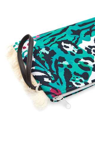 Pochette mare con fantasia tropical animalier verde con frange Basile BA26413