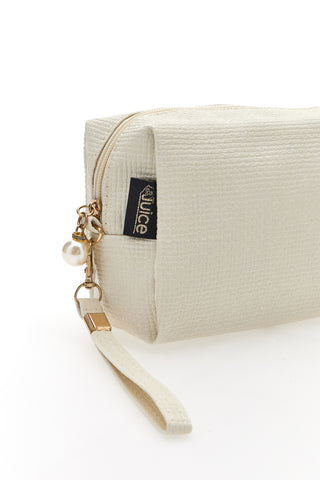 Weiße Schönheit mit Armband JUICE LONDON 049