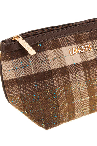 Busta marrone in tessuto a quadri con zip e logo metallico Lancetti LL26W-401-1