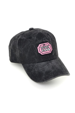 Cappellino Nero con Visiera e Scritta 