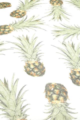 Grüner Schal mit tropischem Ananasmuster aus leichtem Stoff Coveri Collection 976SUISCIAR/149E