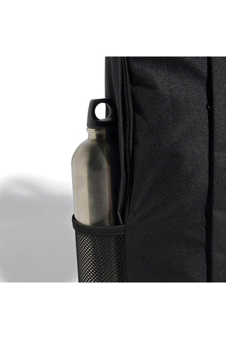 Schwarzer Adidas Linear Rucksack mit vertikalem Muster