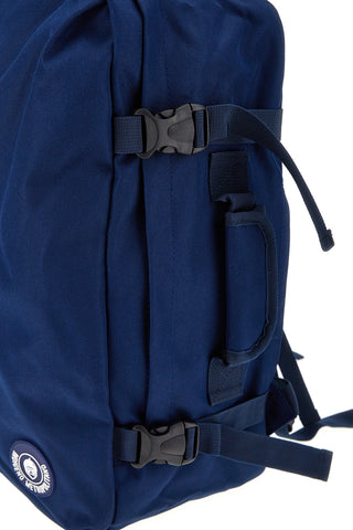Blauer Rucksack mit verstellbaren Schulterriemen und mehreren Taschen Indigenous metropolitan MAX PITTBAC003-B